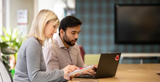 Red Hat OpenShift Service on AWS simplifies hybrid cloud operations